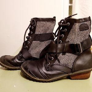 Sorel slimboot lace size 9